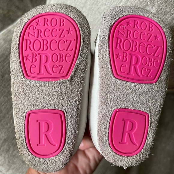 Robeez pink 9-12 mos. EUC - Picture 2 of 2